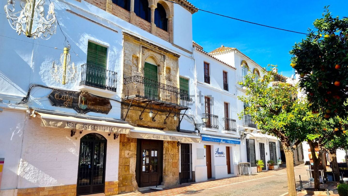 Edificio de uso mixto en venta en plaza de los Naranjos
