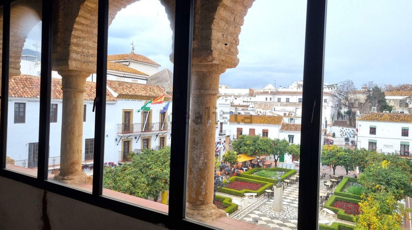 Edificio de uso mixto en venta en plaza de los Naranjos - Imagen 2