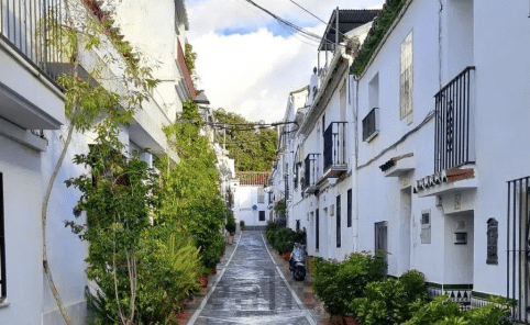 Chalet adosado en venta en el corazón de Marbella - Imagen 4